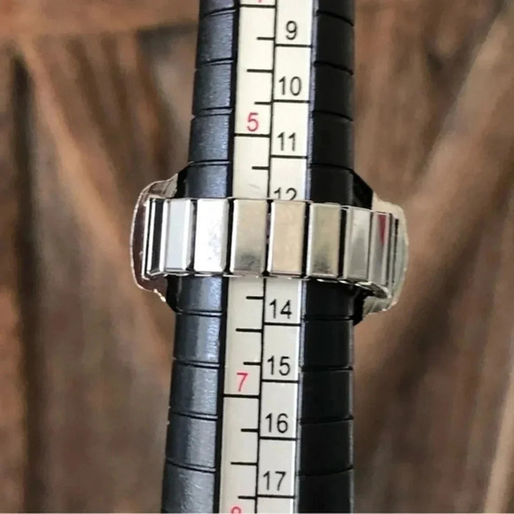 Black & Silver Analog Stretch Ring Watch NWT - Picture 3 of 4